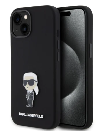 Черен силиконов кейс Karl Lagerfeld за iPhone 15 с метална фигура Карл, поставен до телефона – демонстрация на защита