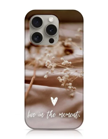 Кейс Spring Colors "Live in the moment" за iPhone 15 Plus/Pro – прозрачен с кафяво-цветен принт и надпис